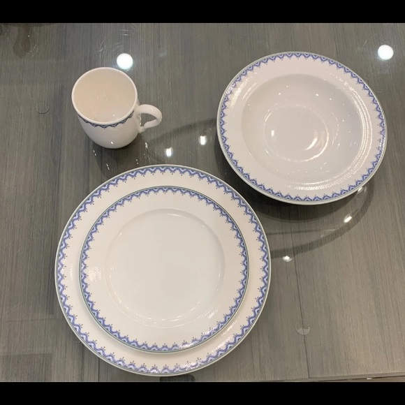 Villeroy & Boch Place Setting for 4- Casa Look - Picture 1 of 6